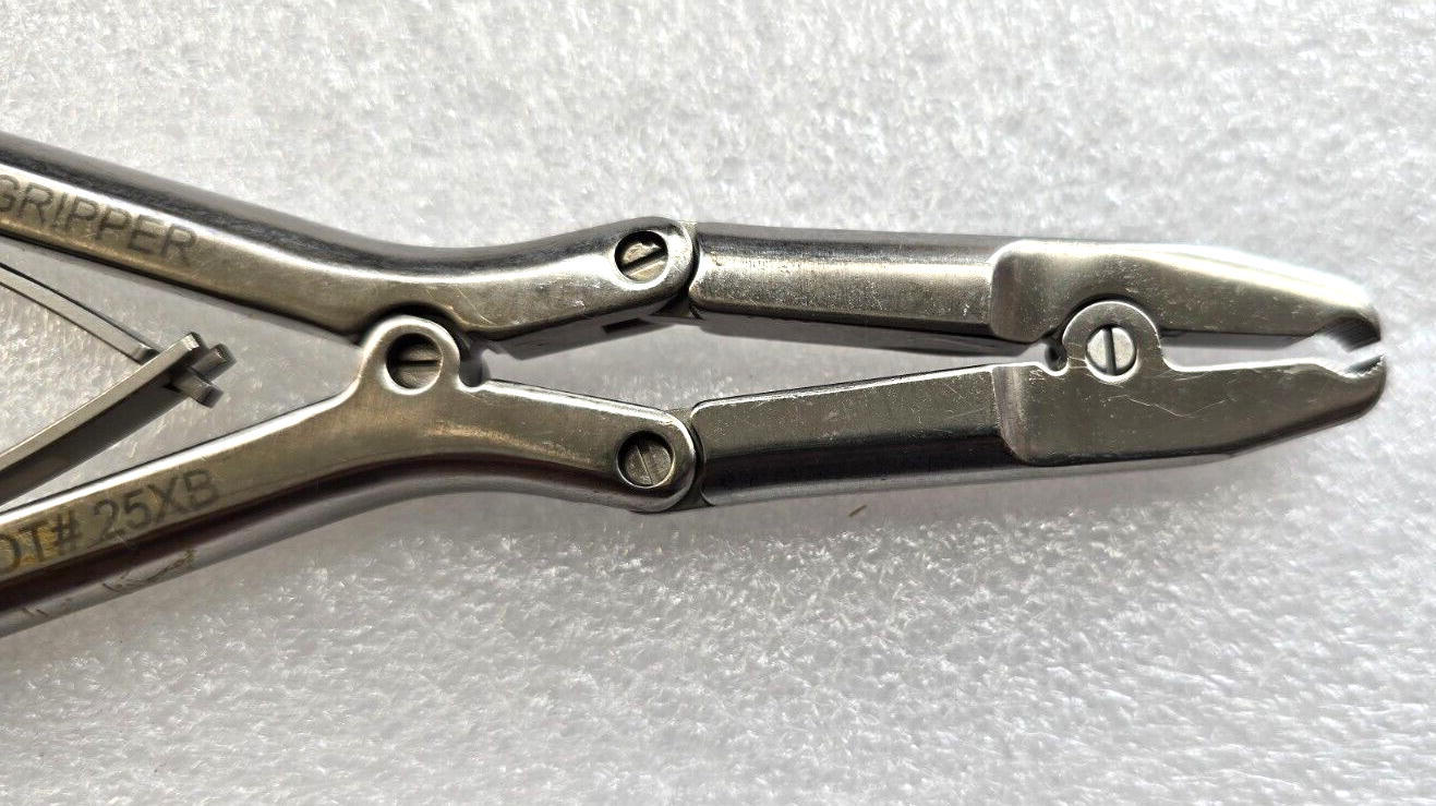 Zimmer Surgical Orthopedic Holder / Gripper with Ratchet .