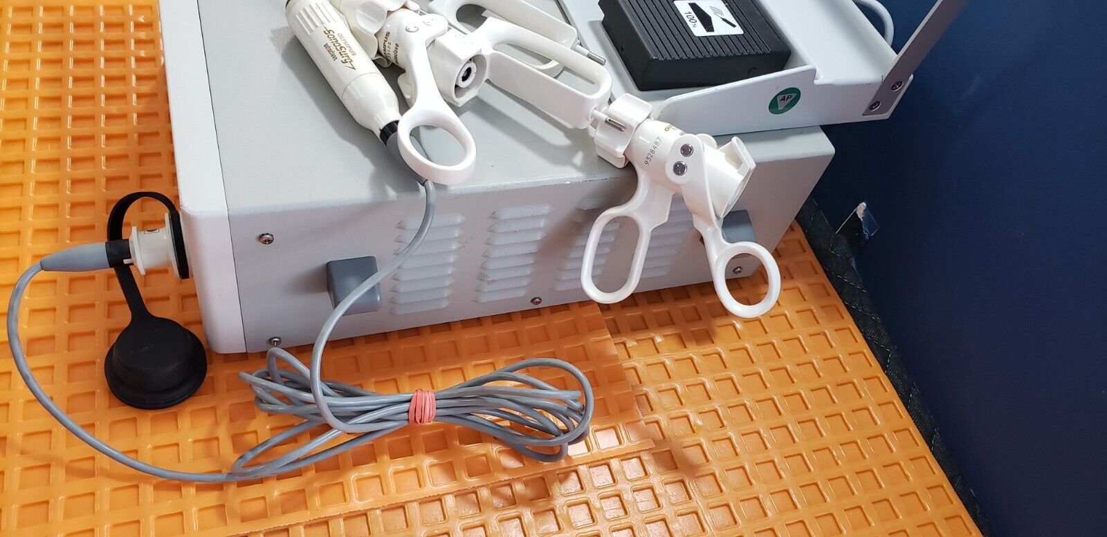 Olympus Sonosurg G2 Generator , T2H Transducer,T3075 Scissors, with Foot Switch.